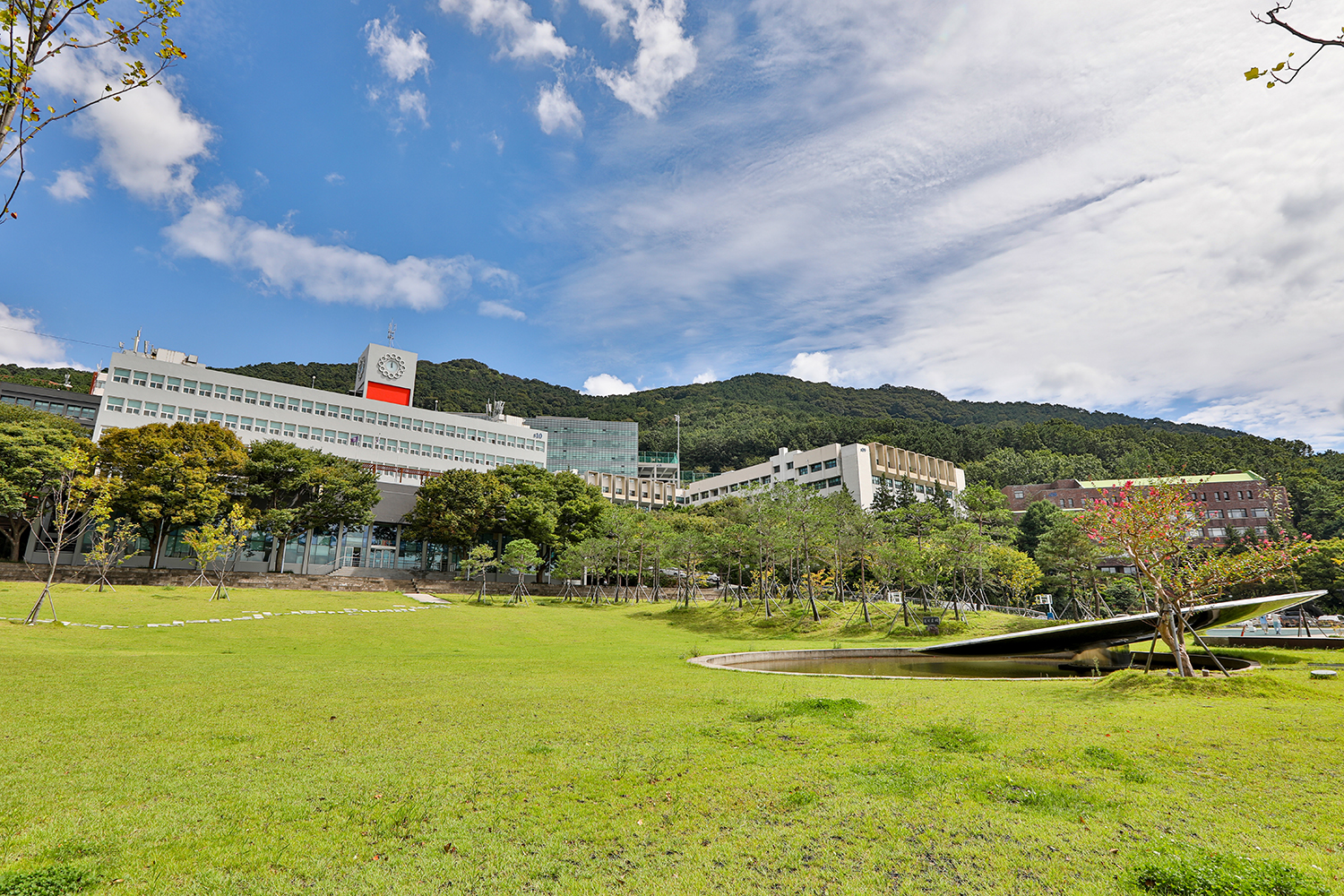 동아대학교 승학캠퍼스 전경